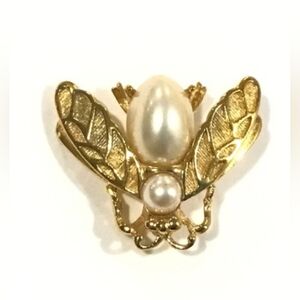 Vintage Trifari Gold and Cream Faux Pearl Brooch